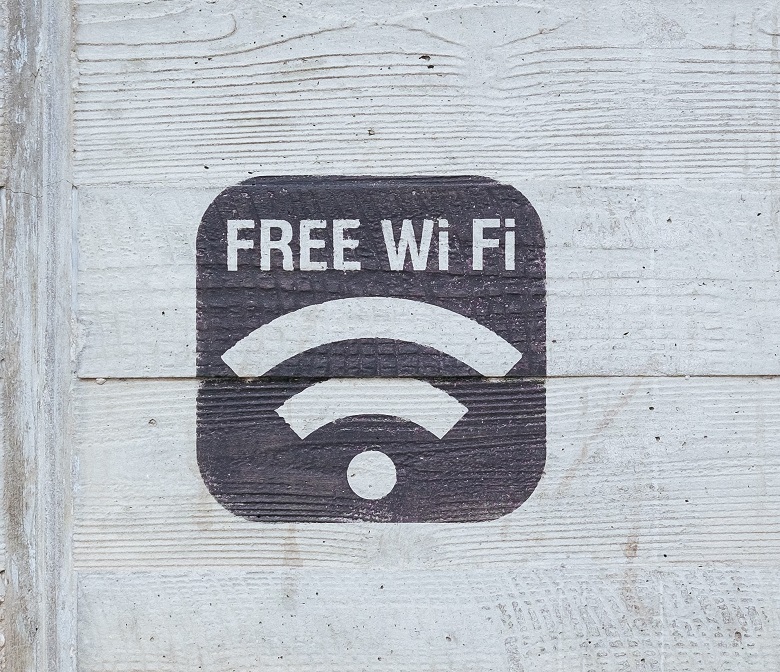 Free wifi sign printed on wooden board