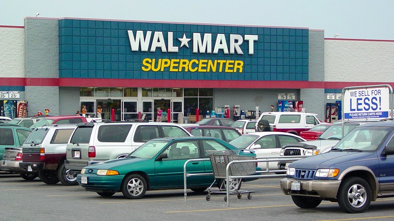 Parking and entrance to Walmart Supercenter