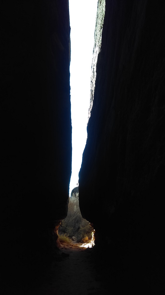 keyhole shaped slot canyon